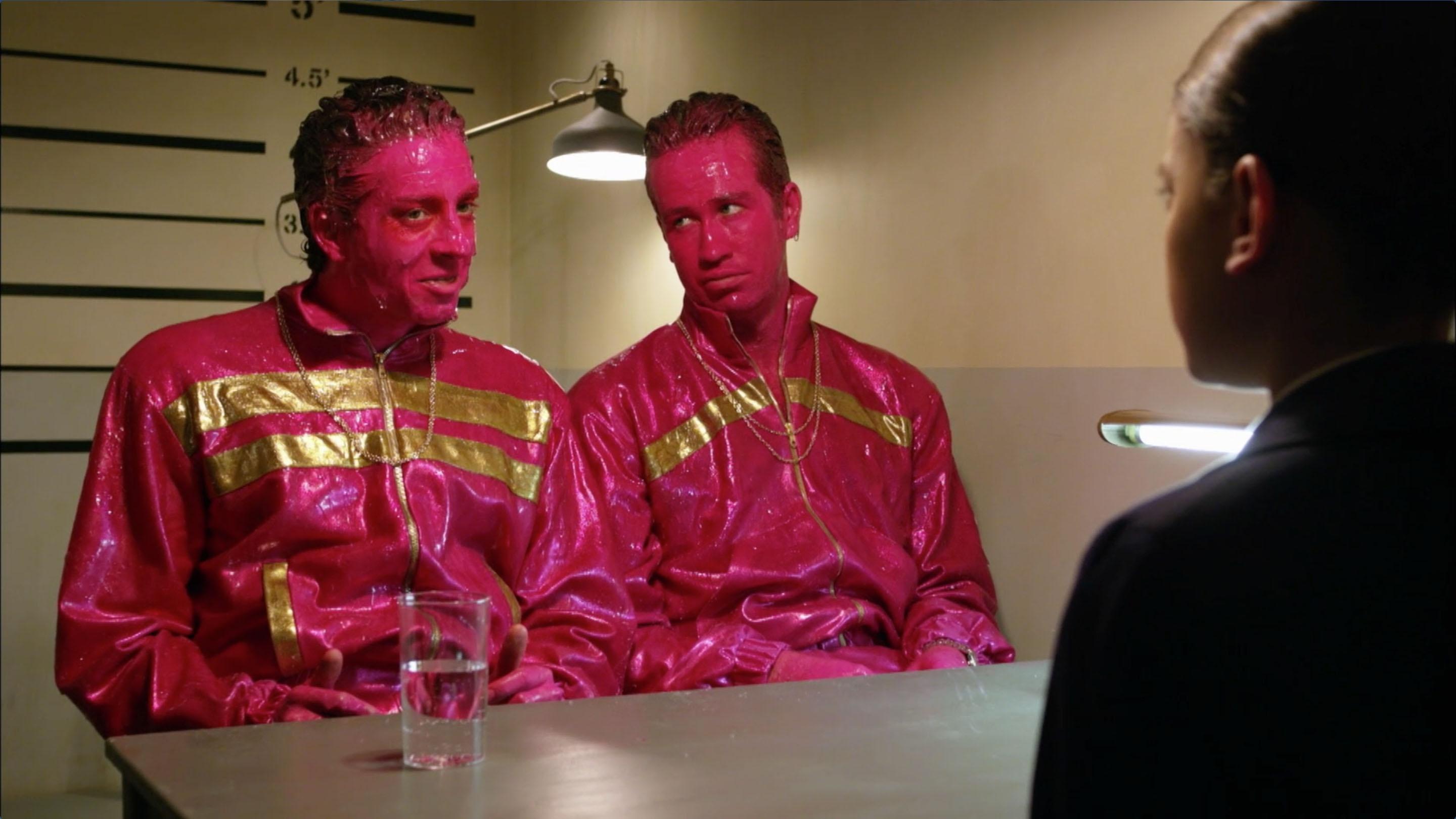 Olive and Otto find out why there's snow in summer. / The agents lead an interrogation.